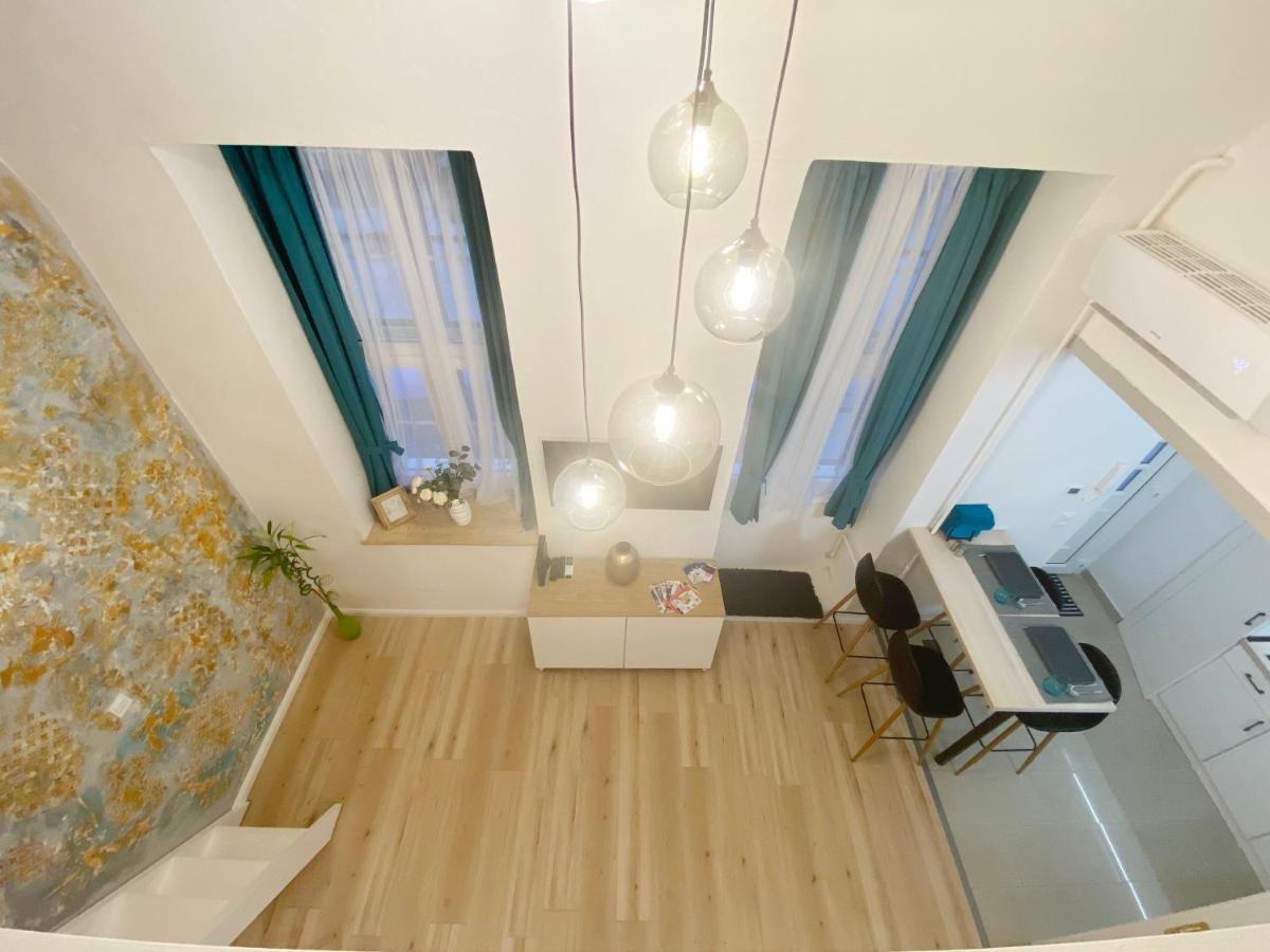 Goldart Design Apartment In The Heart Of Budapest Exterior foto