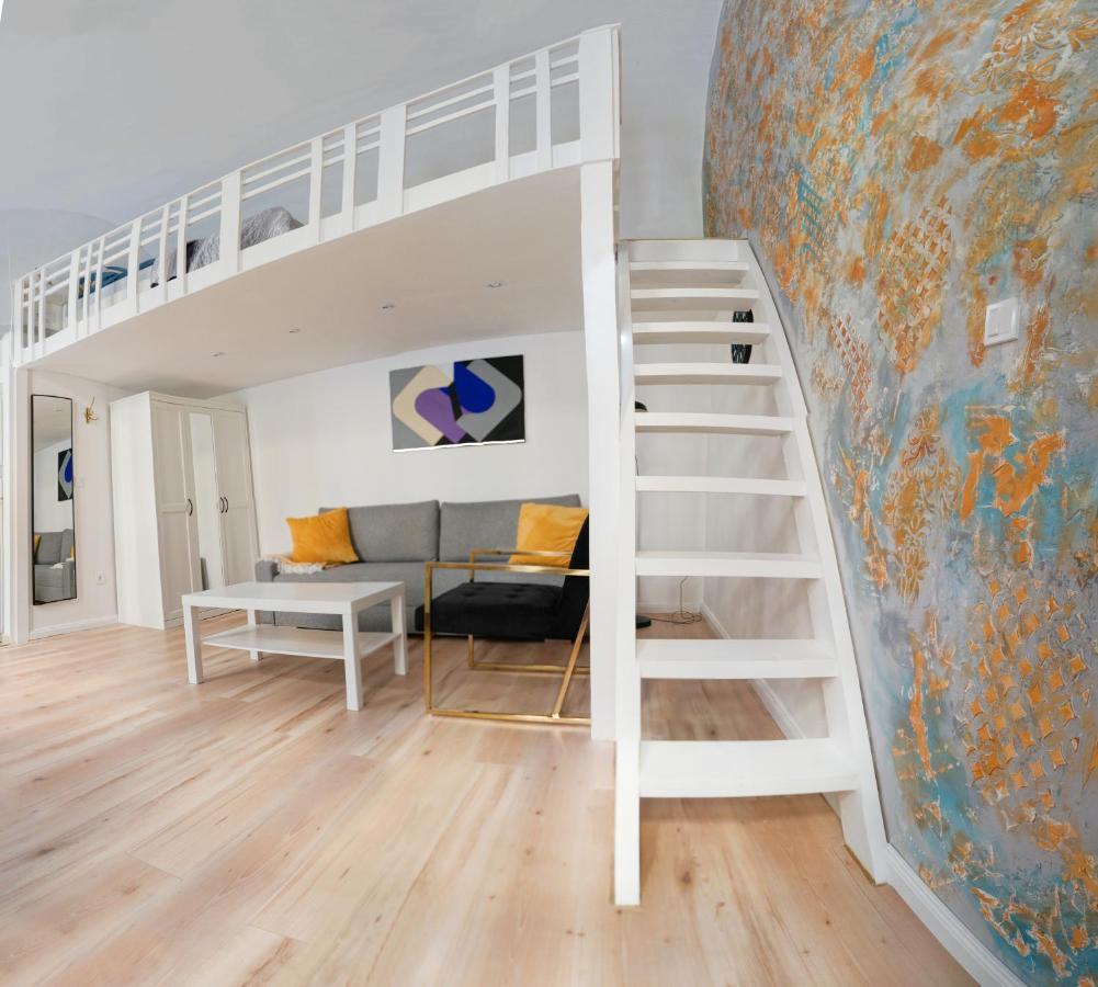 Goldart Design Apartment In The Heart Of Budapest Exterior foto